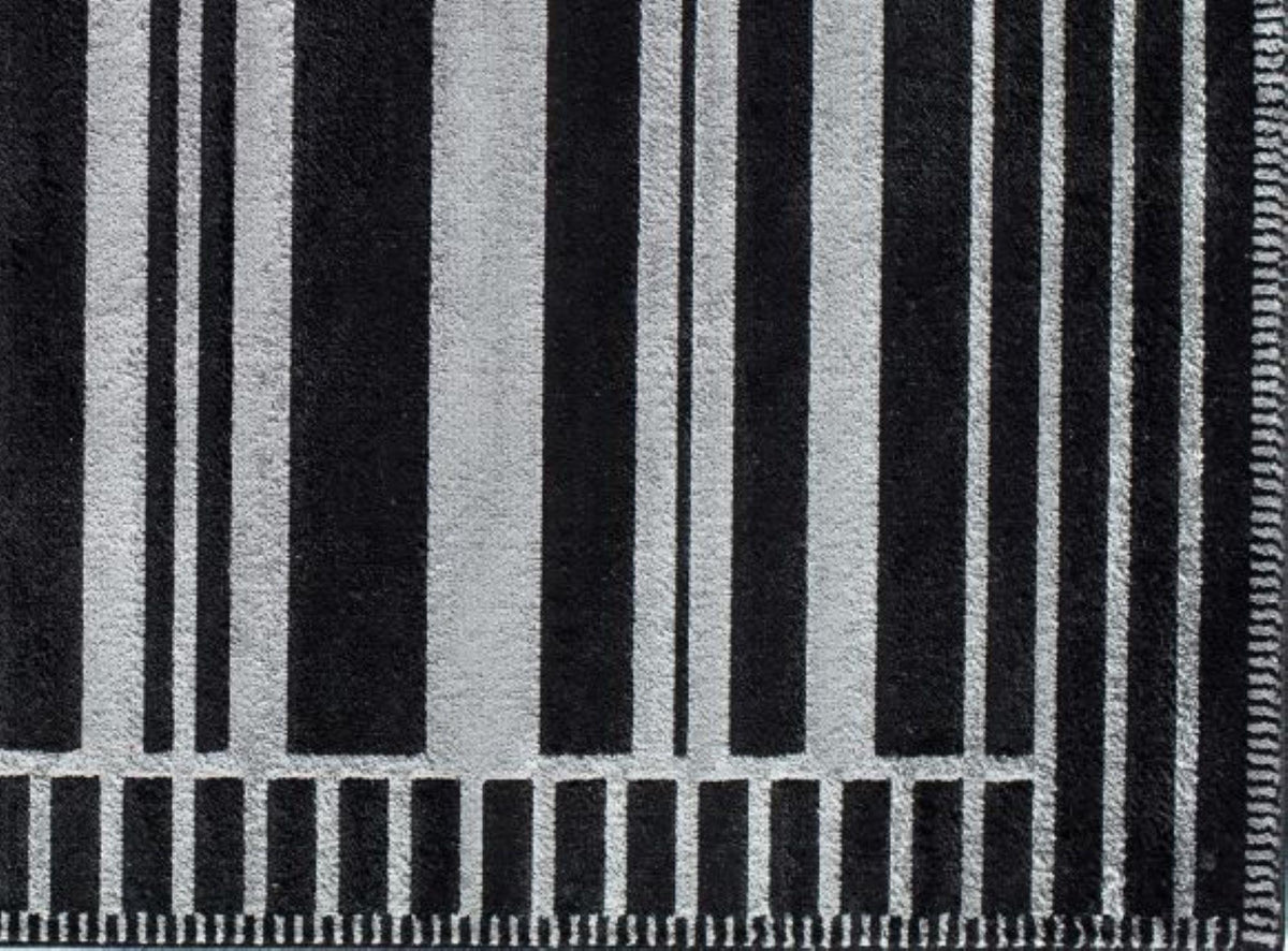 Little Seeds Serenity Latitude Rug Black 5 x 7 - Black