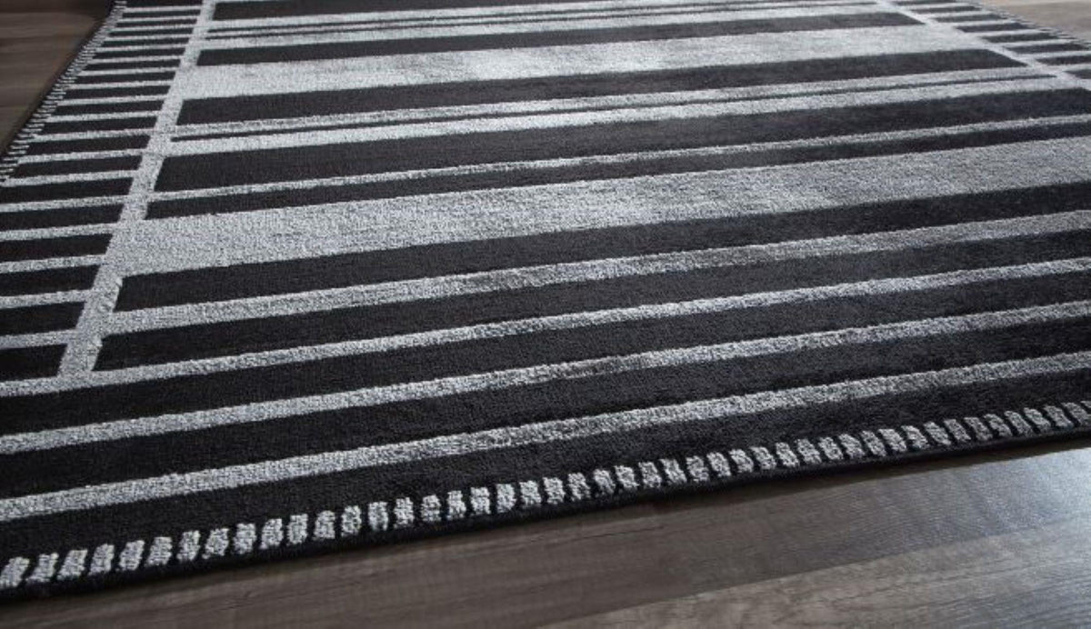 Little Seeds Serenity Latitude Rug Black 5 x 7 - Black