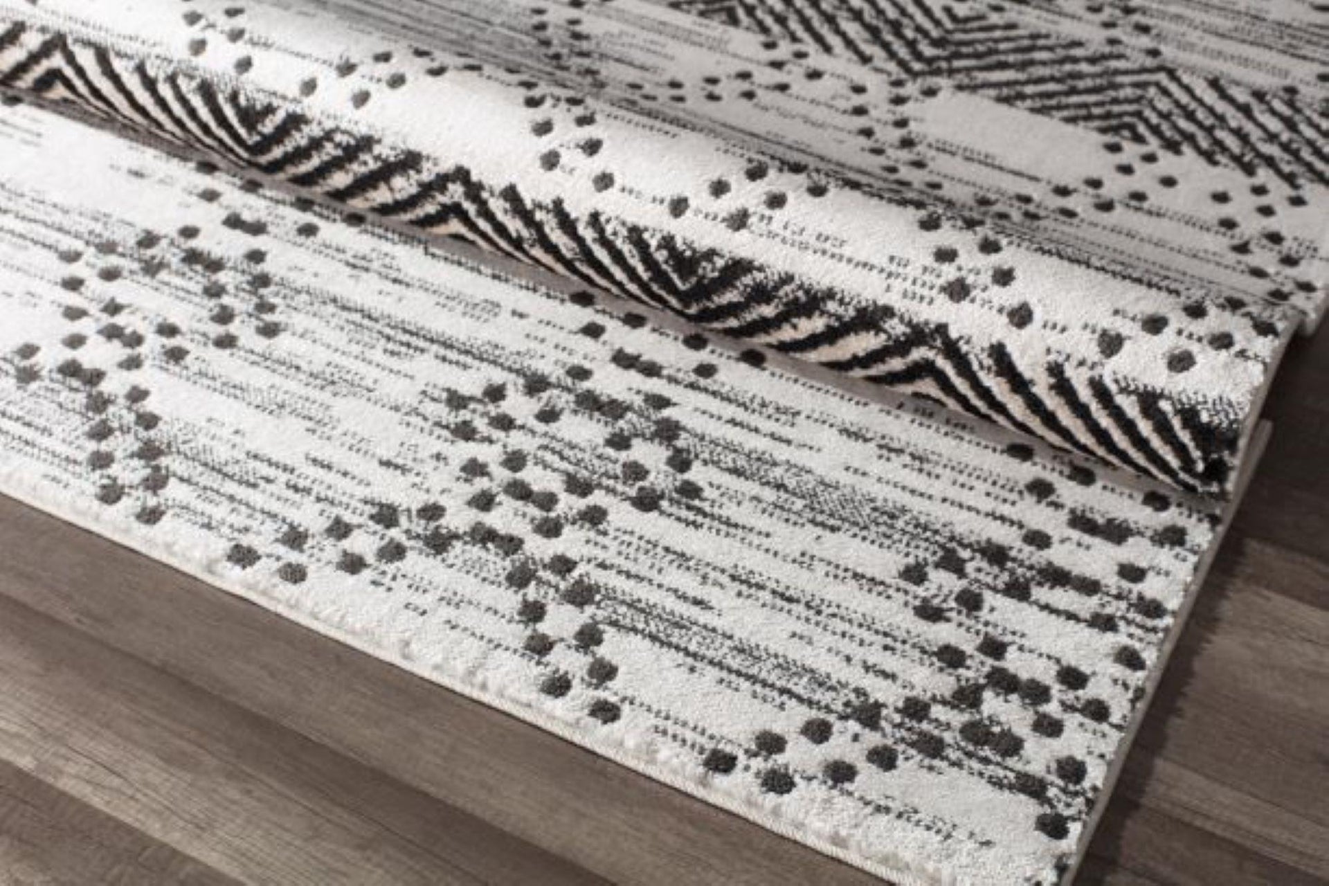 Little Seeds Serenity Vintage Rug Wht/Blk 8 x 10 - White/Black