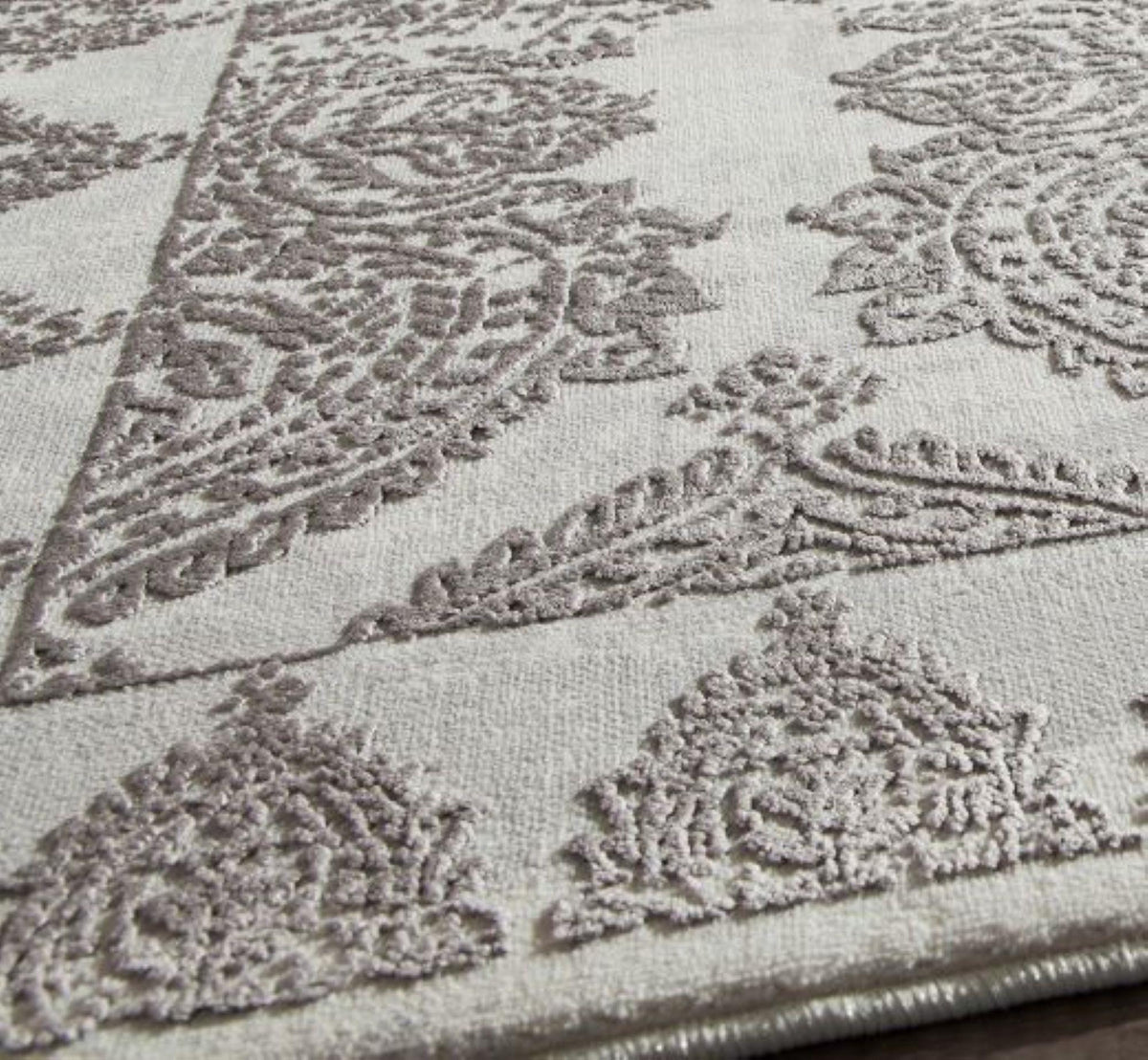 Little Seeds Magnolia Paisley Rug White8 x 10 - White