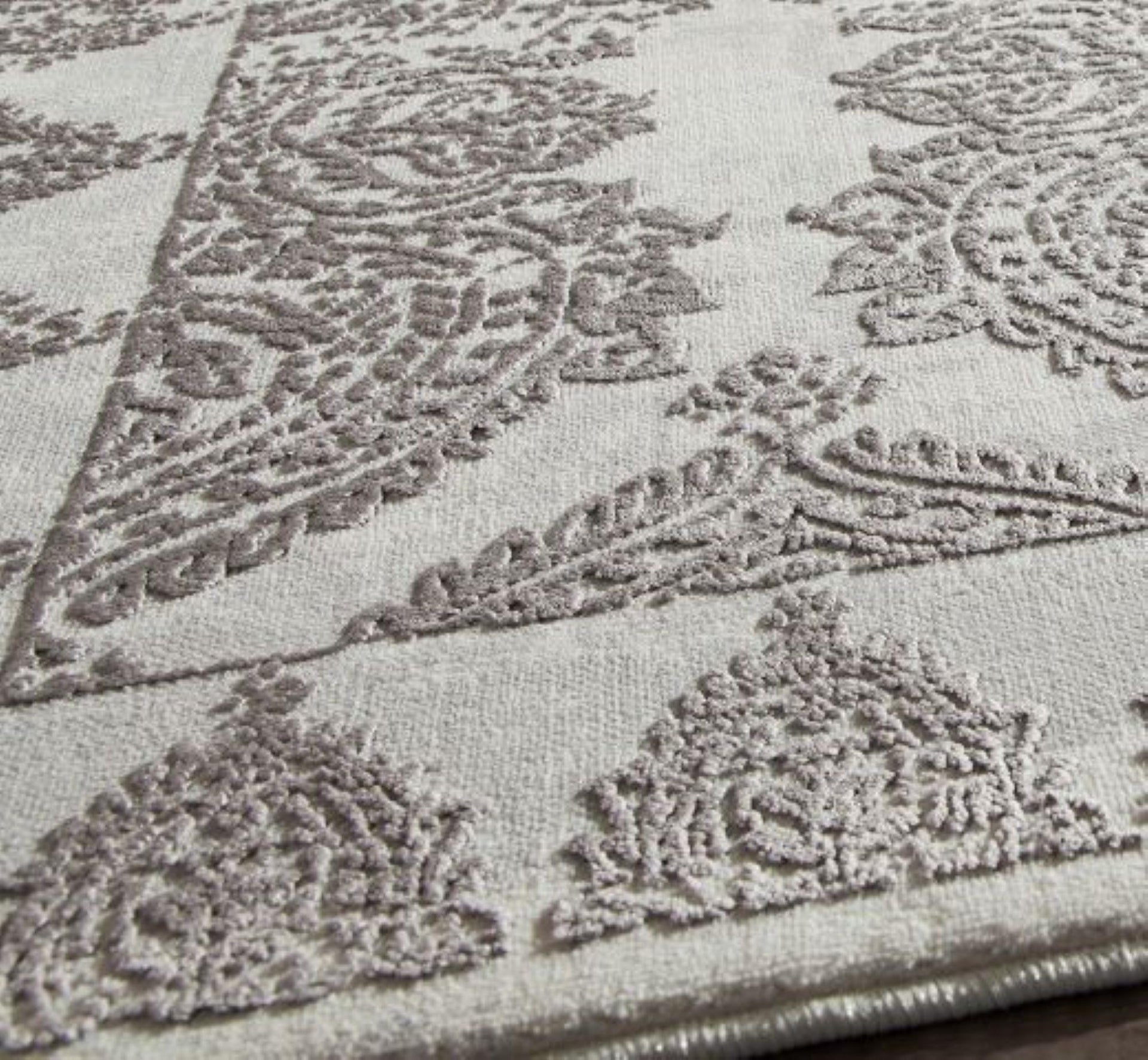 Little Seeds Magnolia Paisley Rug White 5 x 7 - White