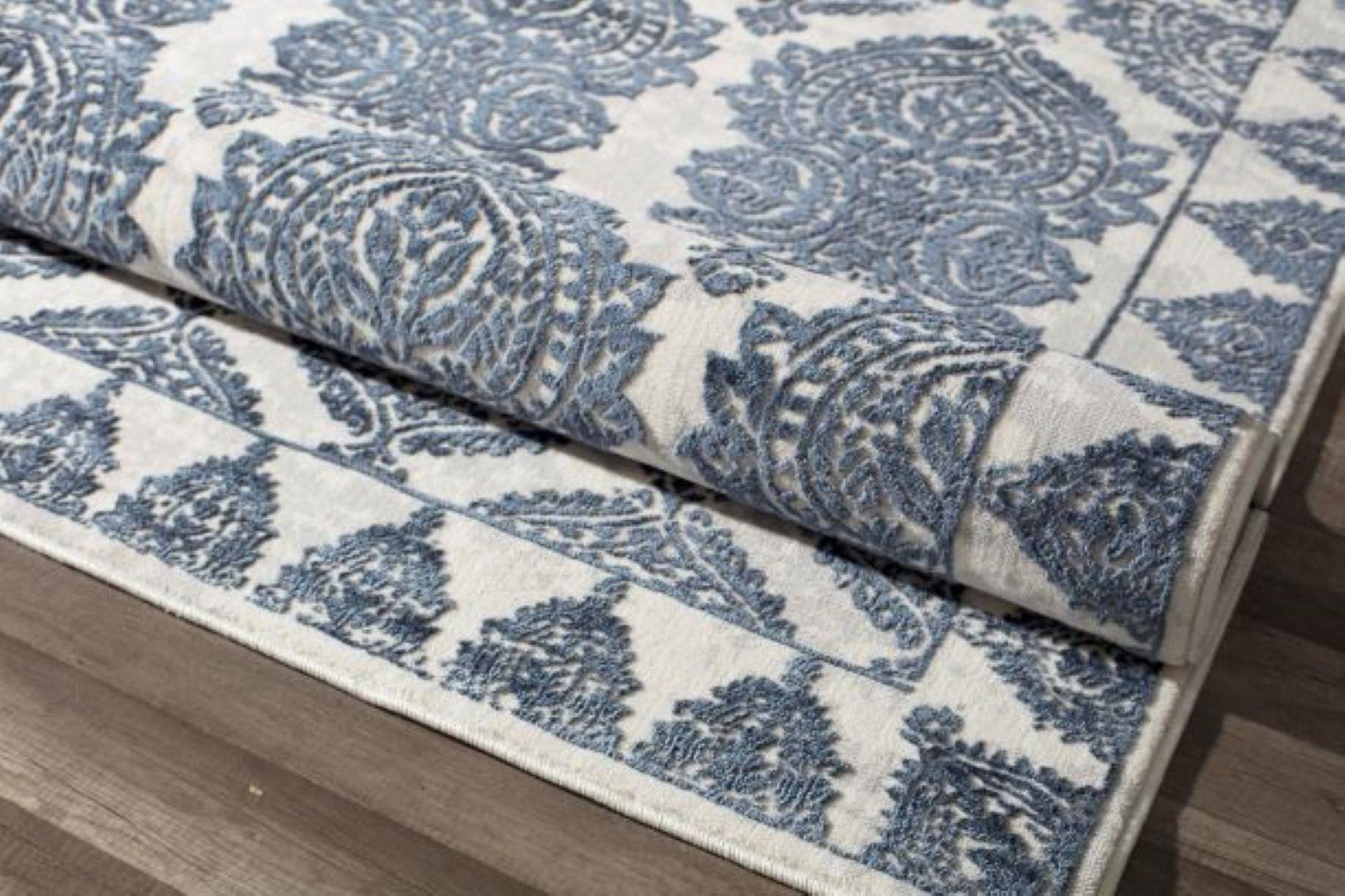 Little Seeds Magnolia Paisley Rug Navy 5 x 7 - Navy